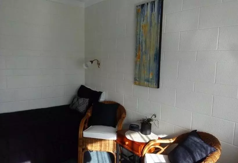 Majatalo Redwood Lodge Motel