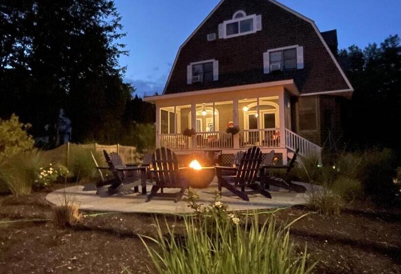 مبيت وإفطار White Sails Inn