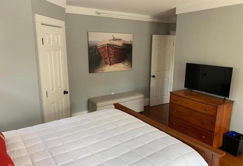 مبيت وإفطار White Sails Inn