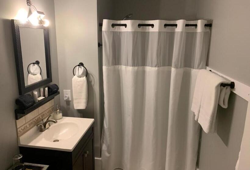 مبيت وإفطار White Sails Inn