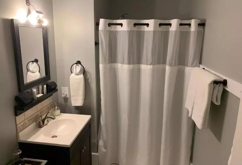 Aamiaismajoitus (B&B) White Sails Inn