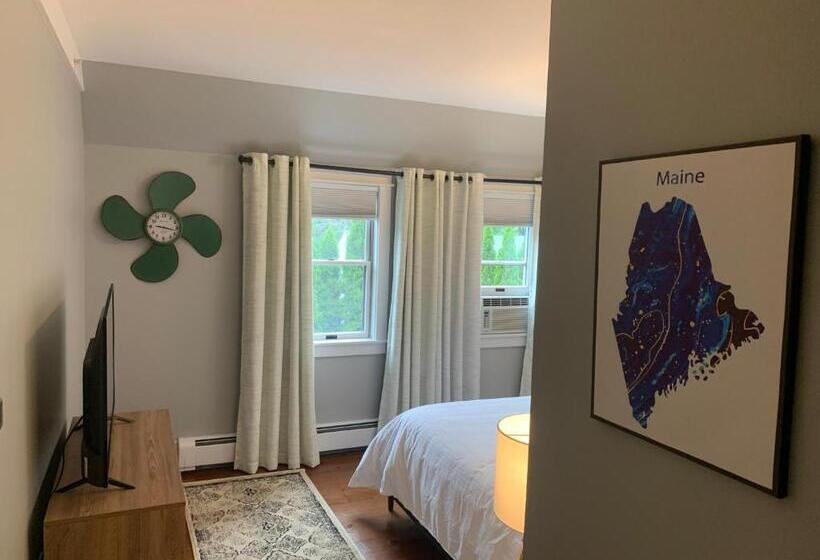 مبيت وإفطار White Sails Inn