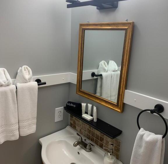 مبيت وإفطار White Sails Inn