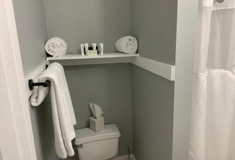 مبيت وإفطار White Sails Inn