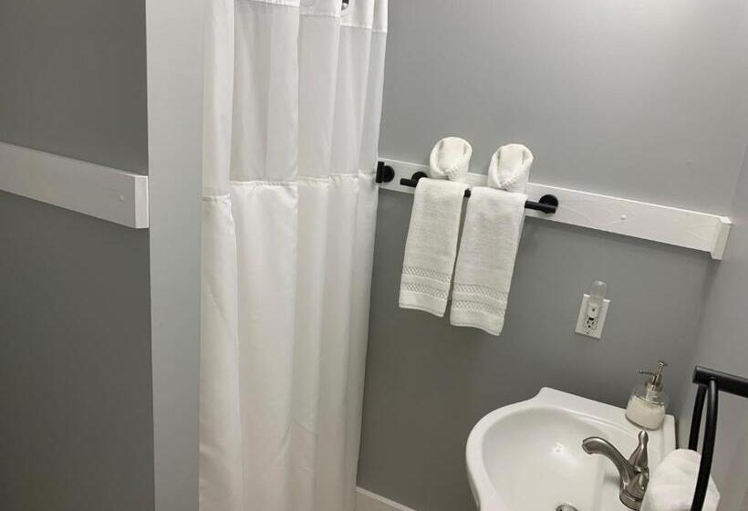 مبيت وإفطار White Sails Inn