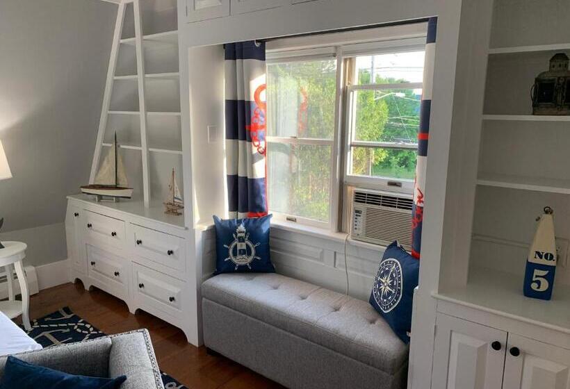 مبيت وإفطار White Sails Inn