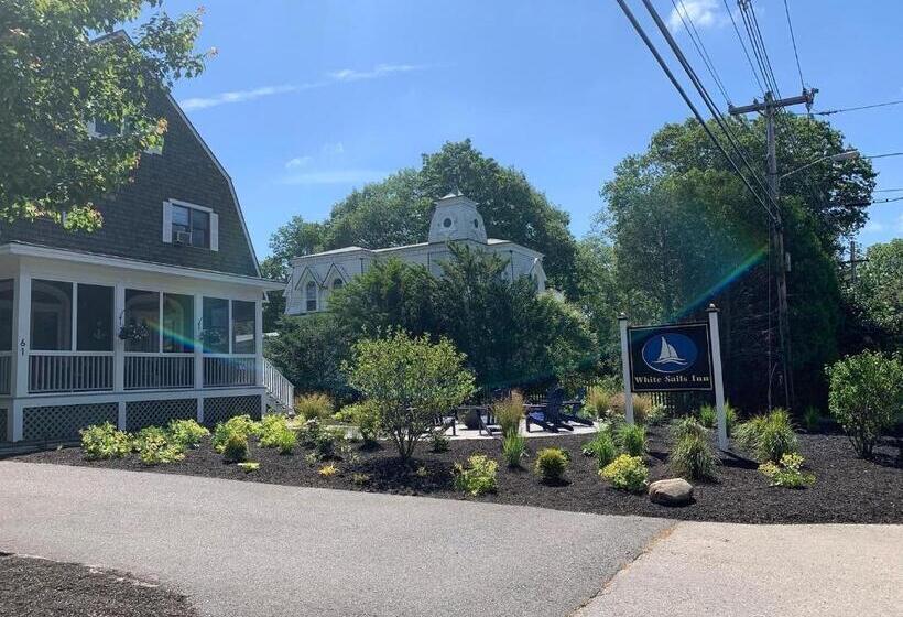 مبيت وإفطار White Sails Inn