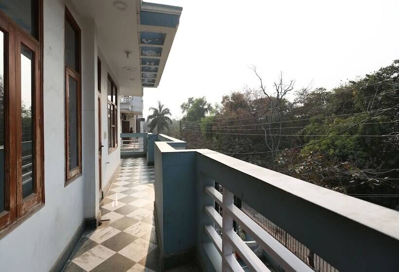 Hotel Oyo 11752 Divine Residency