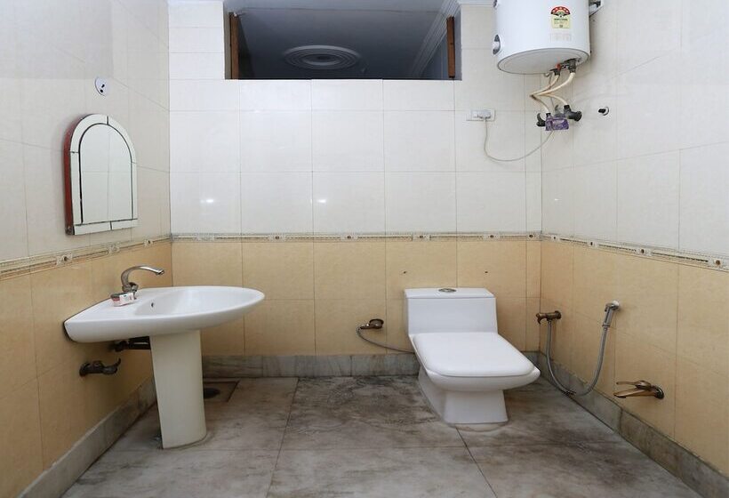 Hotel Oyo 11752 Divine Residency