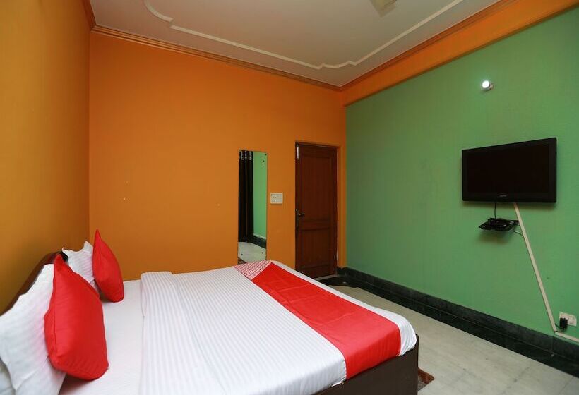 Hotel Oyo 11752 Divine Residency