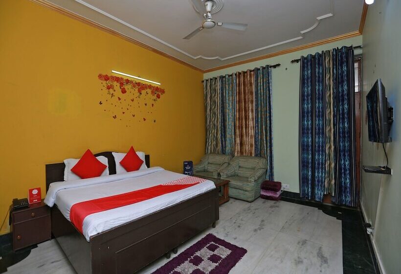 Hotel Oyo 11752 Divine Residency