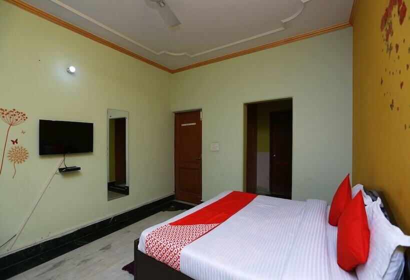 Hotel Oyo 11752 Divine Residency