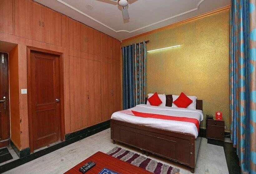 Hotel Oyo 11752 Divine Residency