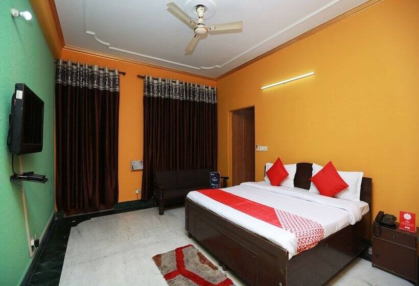 Hotel Oyo 11752 Divine Residency