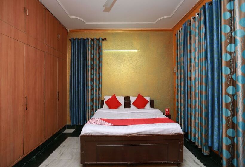 Hotel Oyo 11752 Divine Residency