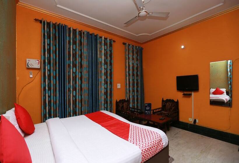Hotel Oyo 11752 Divine Residency