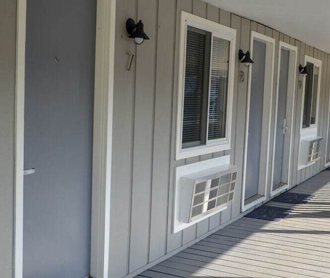 Мотель Coastal Suites Resort