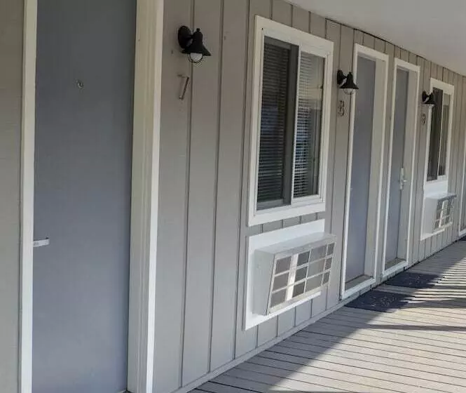 Motelli Coastal Suites Resort