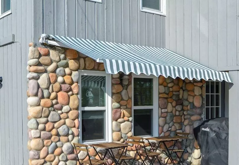 Motelli Coastal Suites Resort