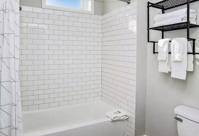 Motelli Coastal Suites Resort