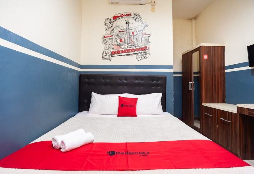 פנסיון Reddoorz Plus Near Universitas Indonesia