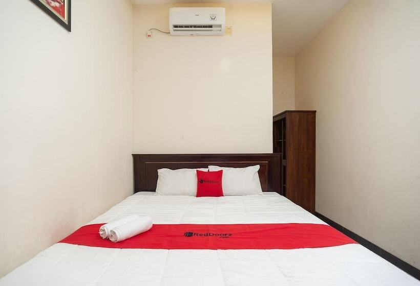 פנסיון Reddoorz Plus Near Universitas Indonesia