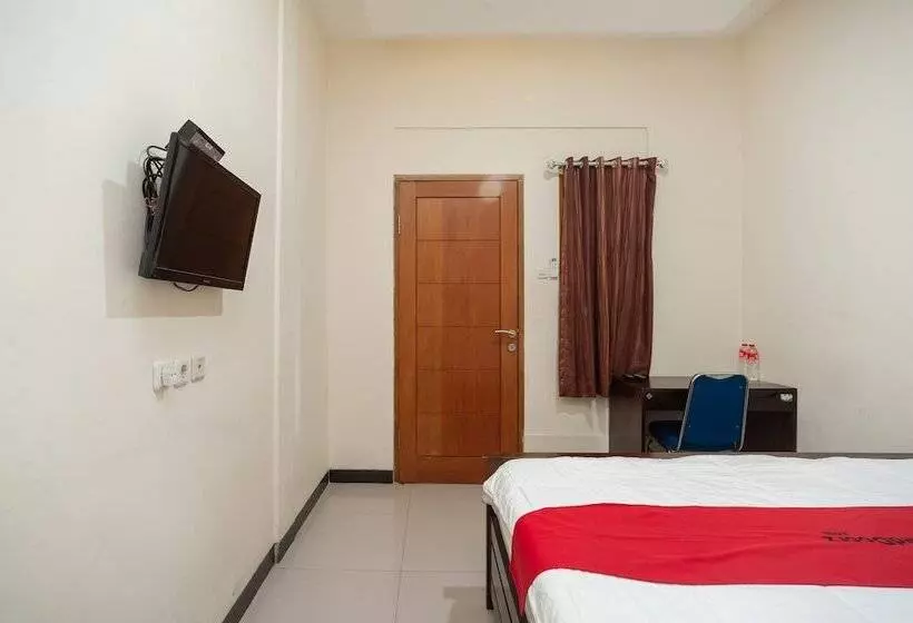 ペンション Reddoorz Plus Near Universitas Indonesia