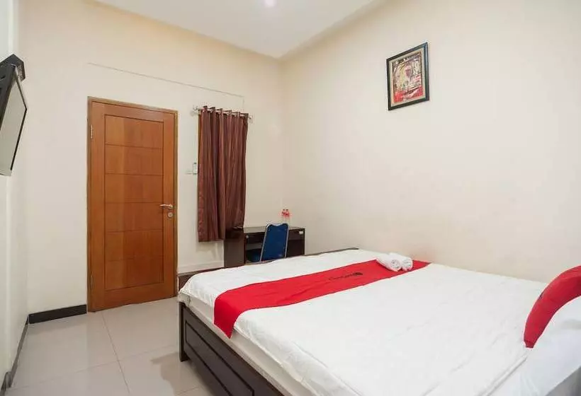 ペンション Reddoorz Plus Near Universitas Indonesia