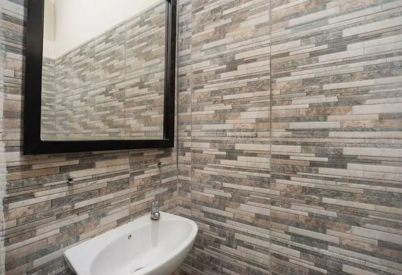 ペンション Reddoorz Plus Near Universitas Indonesia