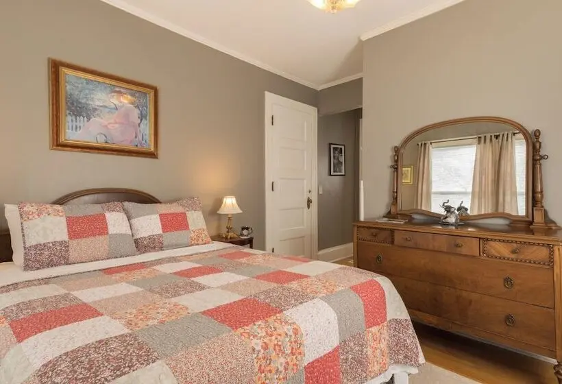 Ringling House Bed & Breakfast