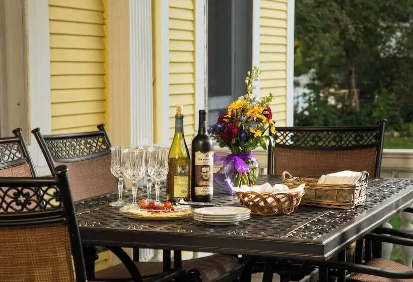 Ringling House Bed & Breakfast