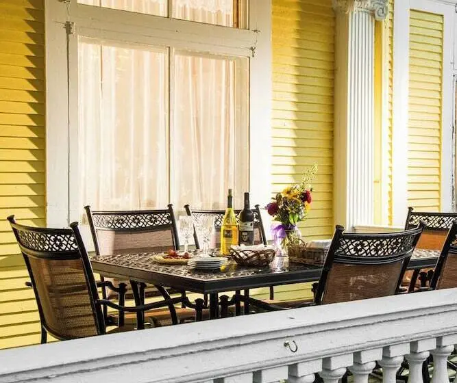 Ringling House Bed & Breakfast