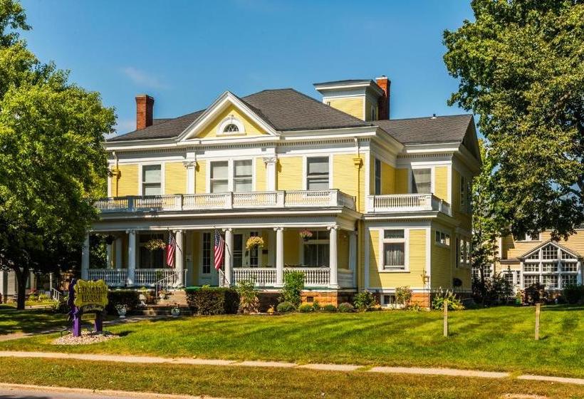 Ringling House Bed & Breakfast