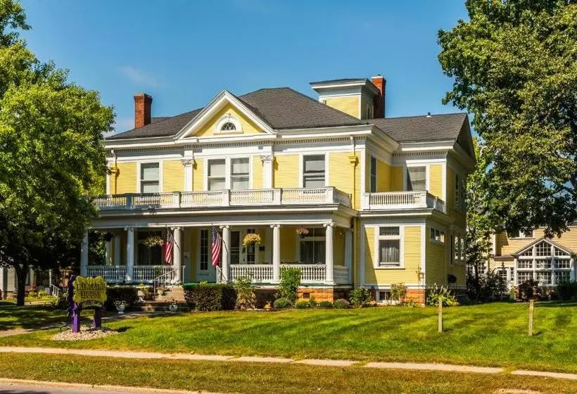 Ringling House Bed & Breakfast