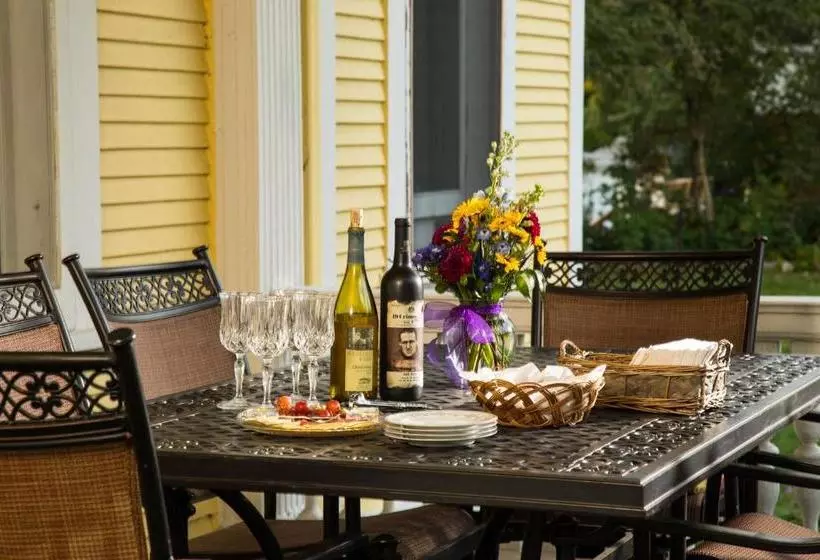 Ringling House Bed & Breakfast