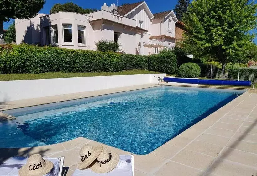 تختخواب و صبحانه Clos Des Campanules