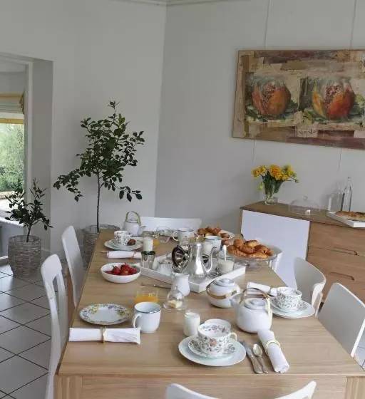 تختخواب و صبحانه Clos Des Campanules