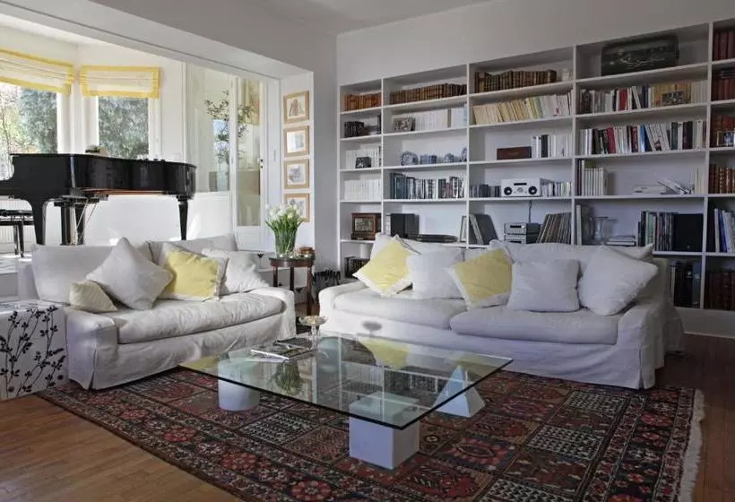 تختخواب و صبحانه Clos Des Campanules