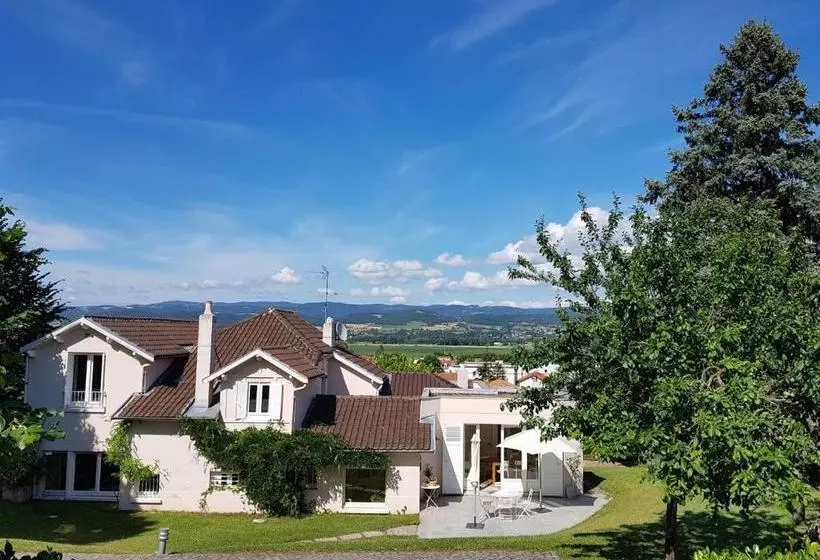 تختخواب و صبحانه Clos Des Campanules