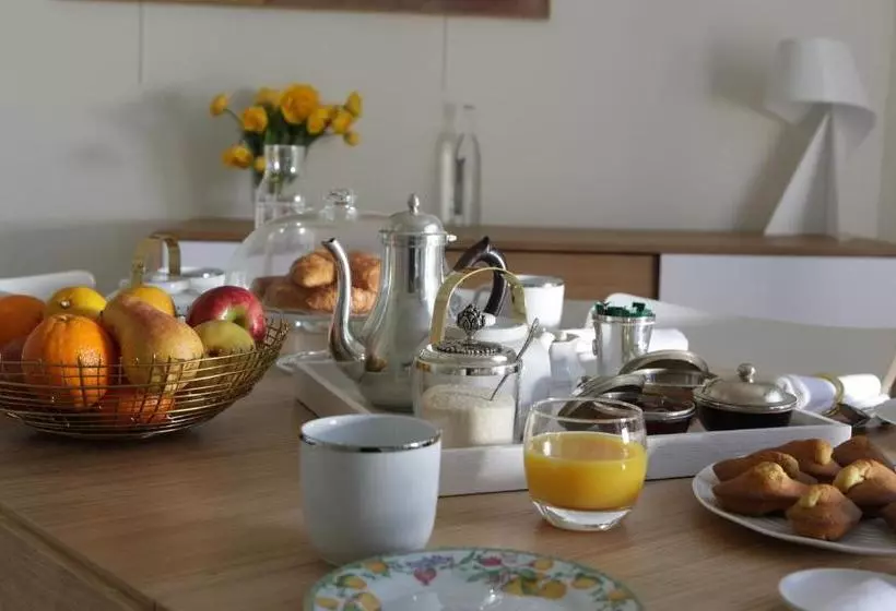 تختخواب و صبحانه Clos Des Campanules