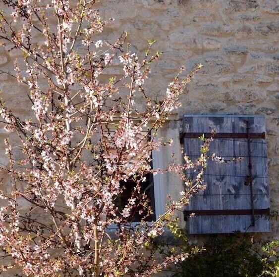 تختخواب و صبحانه Ferme Les Callis