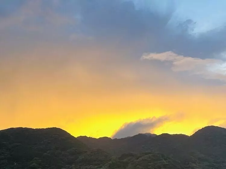 Majatalo Hostel And Cafe Izu No Umi