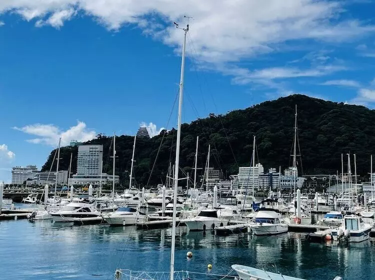 Majatalo Hostel And Cafe Izu No Umi