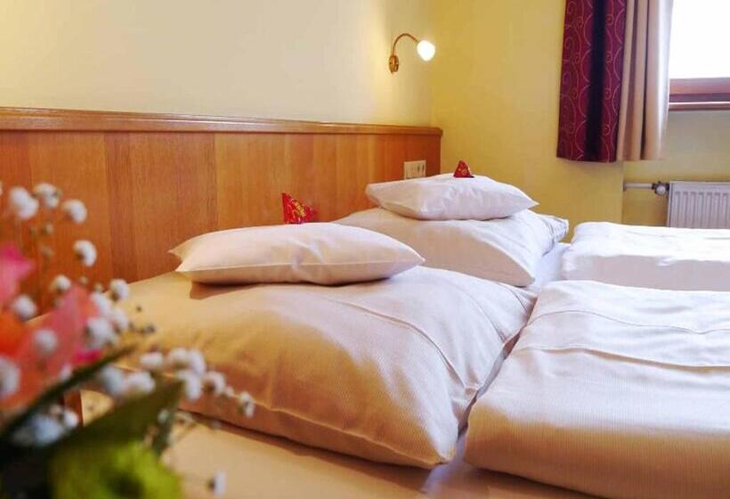 הוסטל Da`sporrer Hotel & Wirtshaus