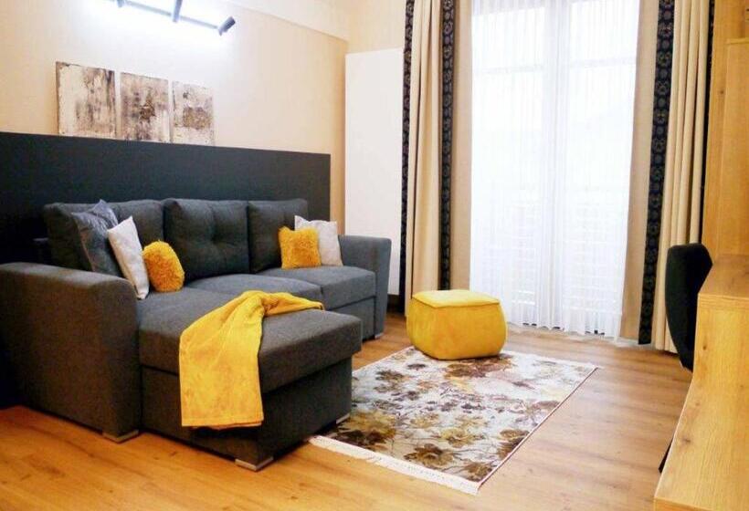 הוסטל Da`sporrer Hotel & Wirtshaus