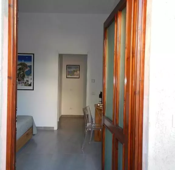 تختخواب و صبحانه 3per3