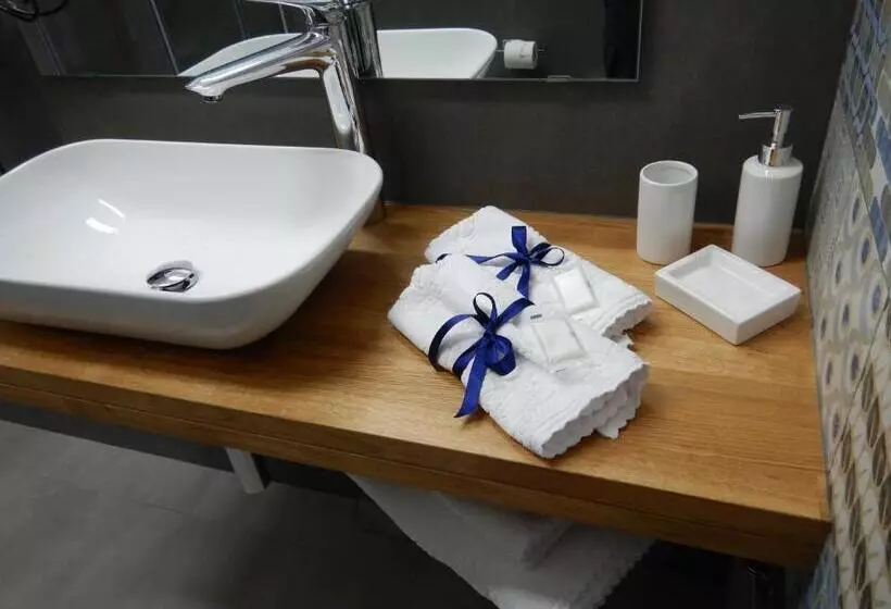 تختخواب و صبحانه 3per3