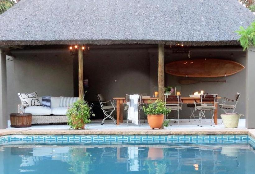 פנסיון Forty Trees