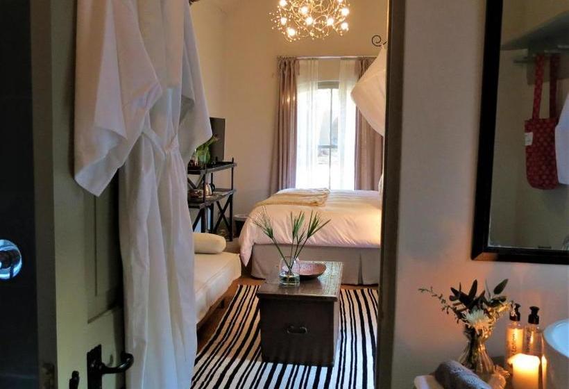 פנסיון Forty Trees