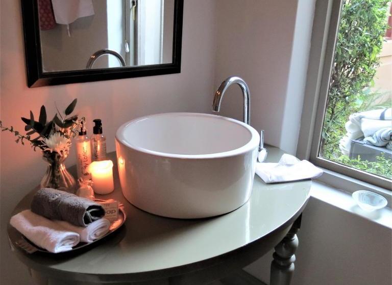 פנסיון Forty Trees